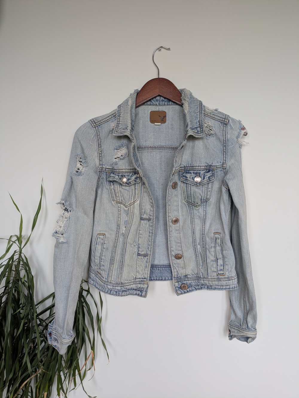 American Eagle Outfitters Light Blue Distressed Denim Jacket - XS